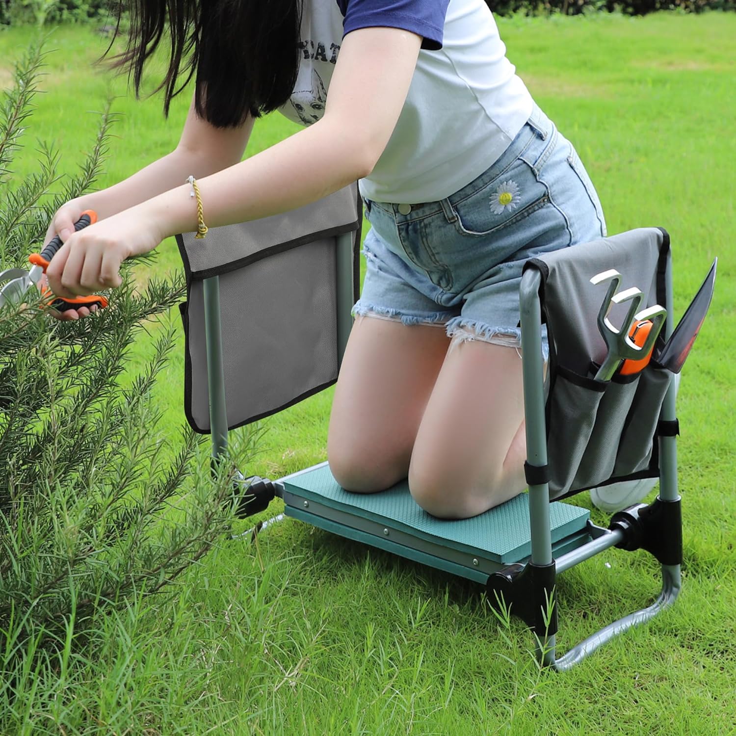 Garden Kneeler and Seat, Foldable Gardening Stool with 2 Tool Pouches and Kneeling Pad